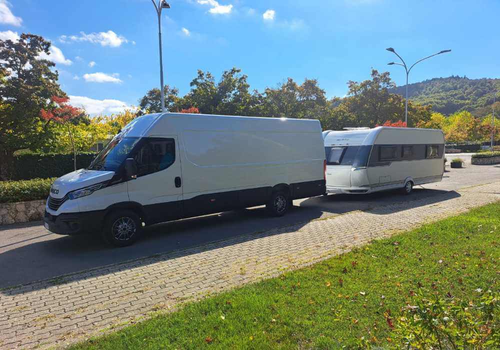 Trasporto roulotte professionale dal concessionario al campeggio con mezzo dedicato